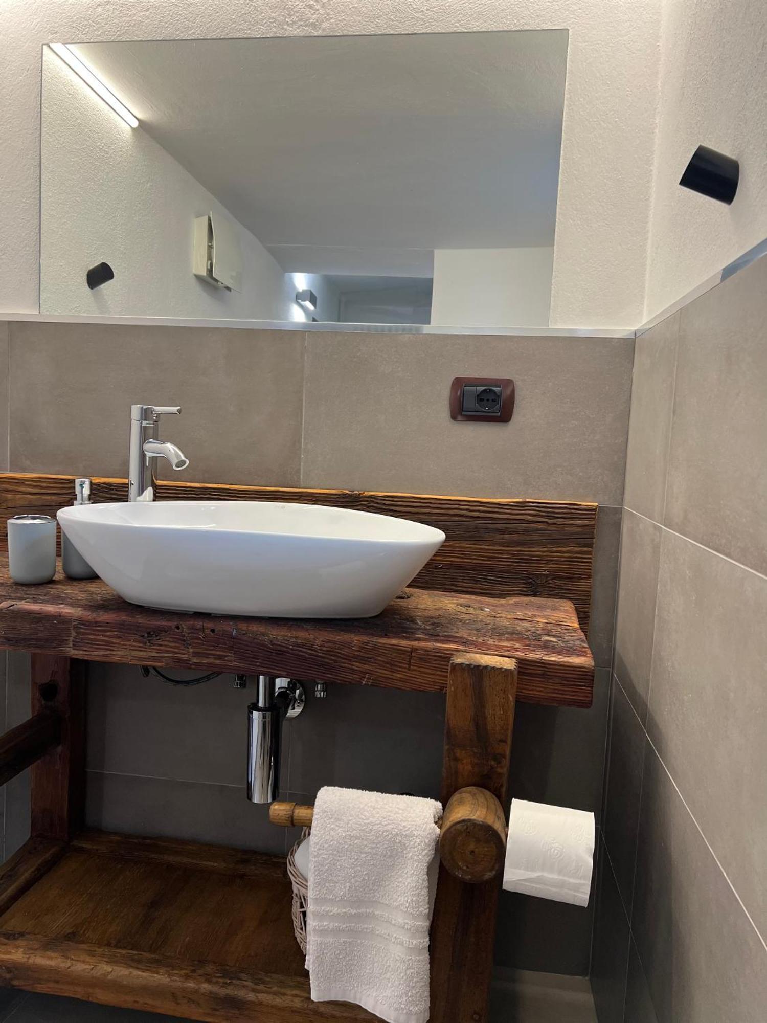 Profumo Di Legno Apartment Aosta Luaran gambar